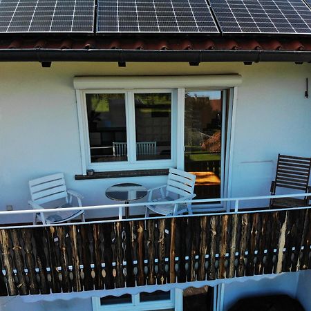 Sonnige 3 Zimmer Wohnung Mit Schoenem Balkon Im Gruenen Reutlingen Esterno foto