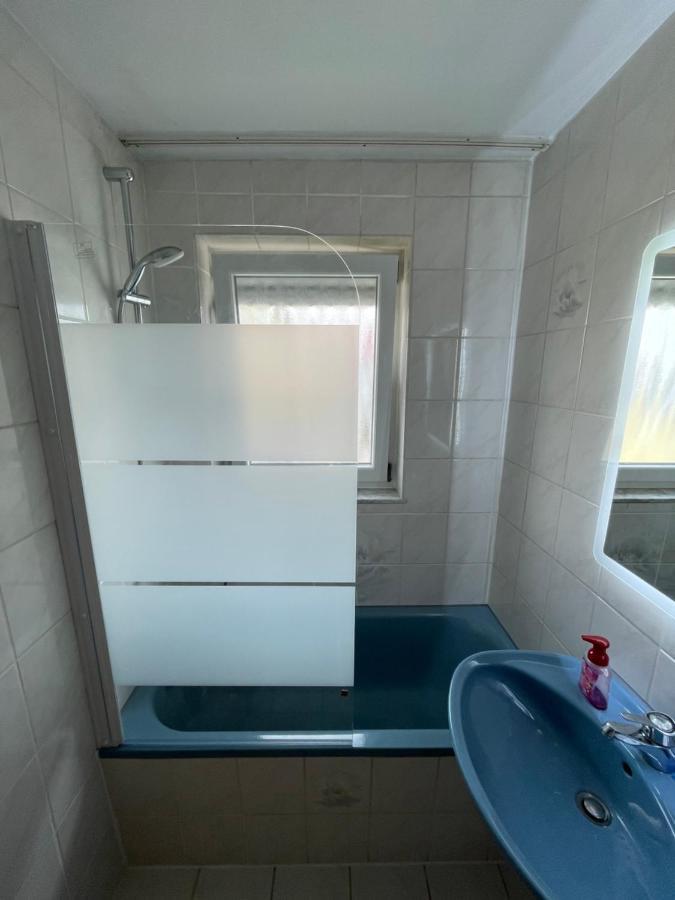Sonnige 3 Zimmer Wohnung Mit Schoenem Balkon Im Gruenen Reutlingen Esterno foto