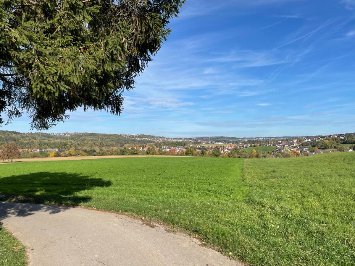 Sonnige 3 Zimmer Wohnung Mit Schoenem Balkon Im Gruenen Reutlingen Esterno foto