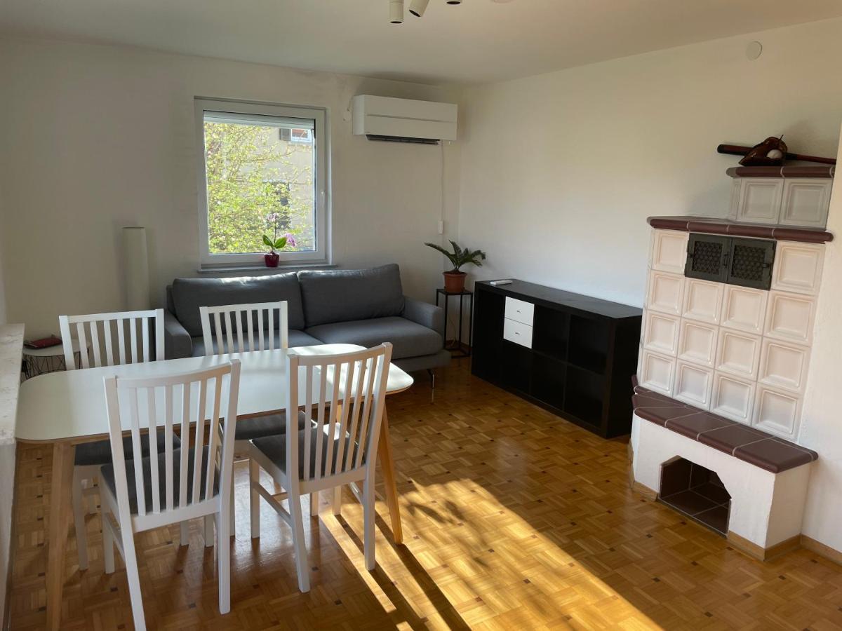 Sonnige 3 Zimmer Wohnung Mit Schoenem Balkon Im Gruenen Reutlingen Esterno foto